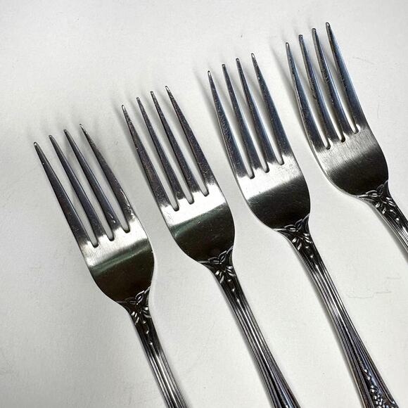 Vintage United Silver Co Artistic Rose Dinner Fork 7-1/4 Stainless 4pcs Pierced - Picture 3 of 5